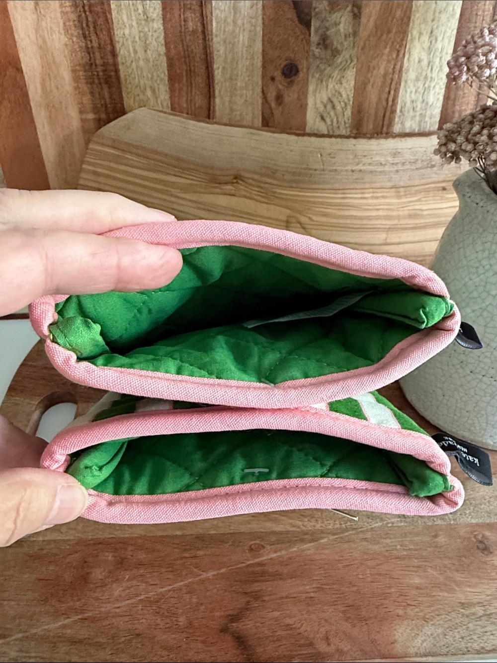 Kate Spade New York Pink Green Cream and Pink Oven Mitts NWT - Picture 4 of 6